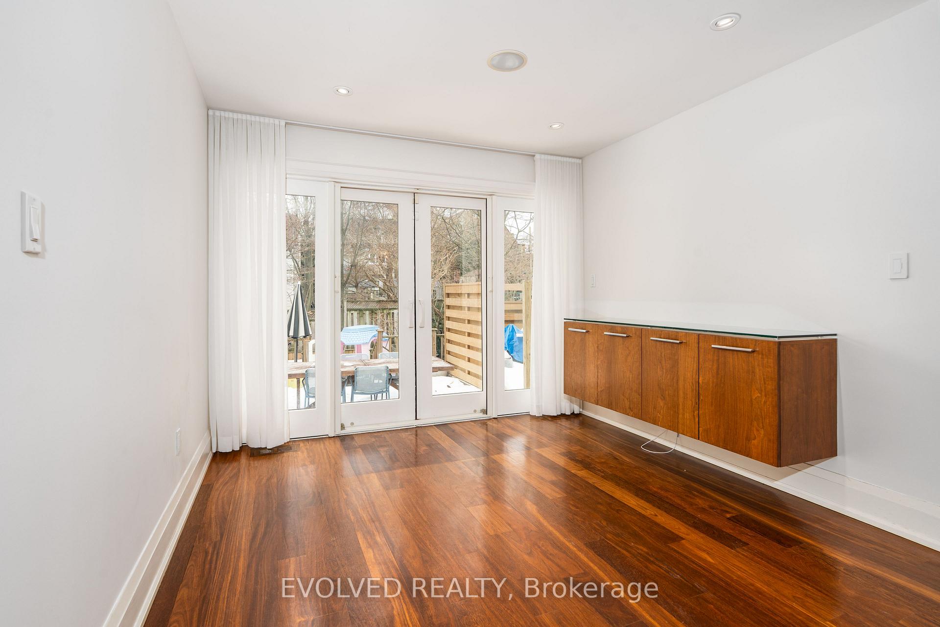 Photo 17 of 124 Kenilworth Avenue, Toronto, The Beaches — HOMEH