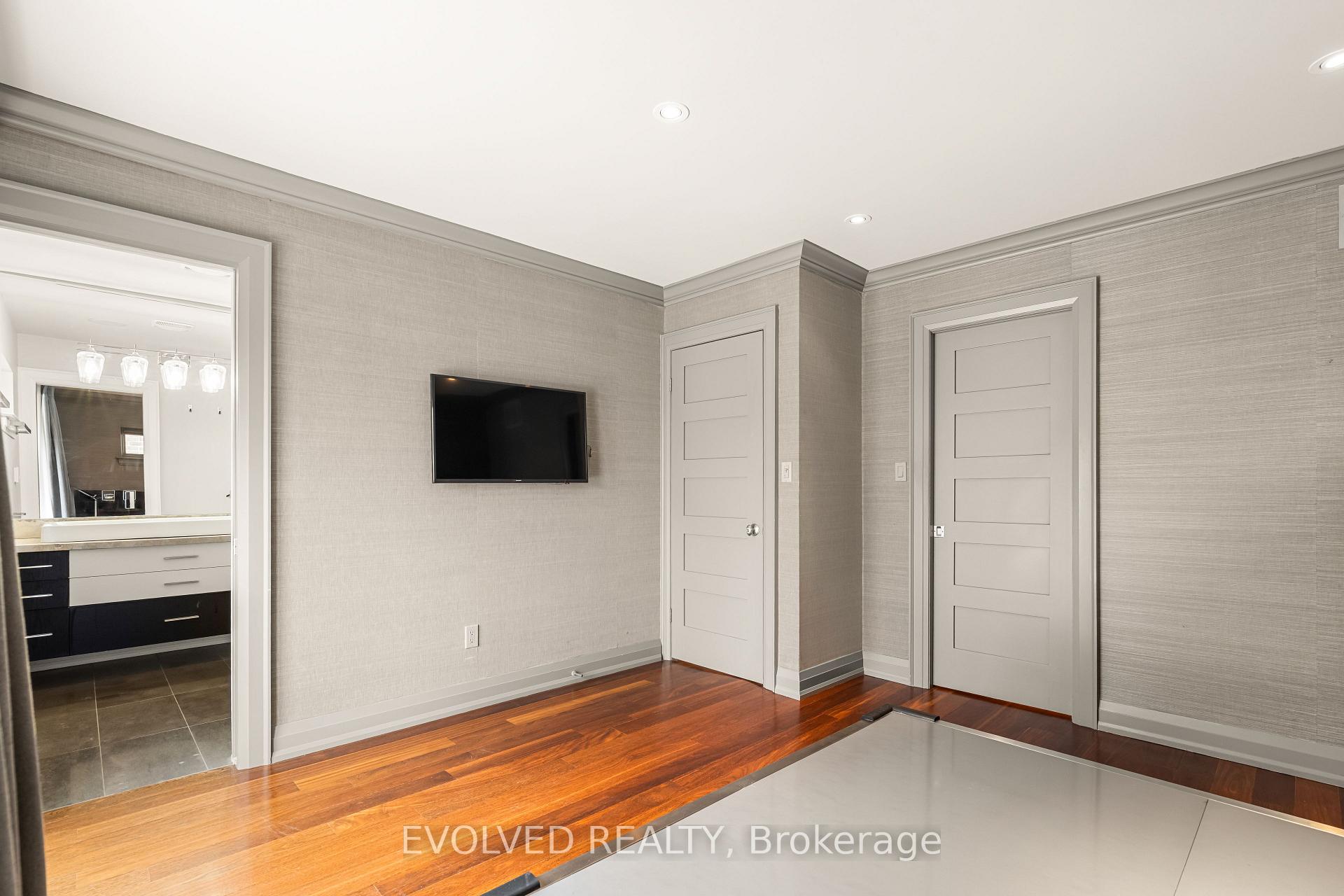 Photo 24 of 124 Kenilworth Avenue, Toronto, The Beaches — HOMEH