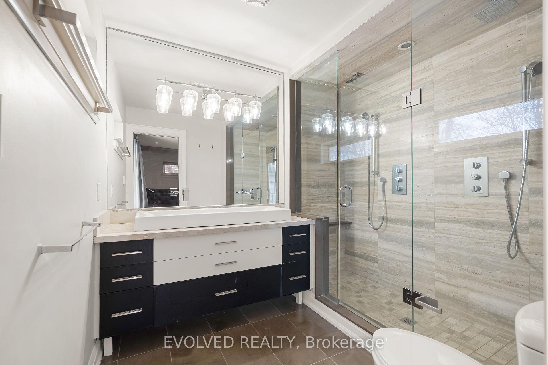 Photo 23 of 124 Kenilworth Avenue, Toronto, The Beaches — HOMEH