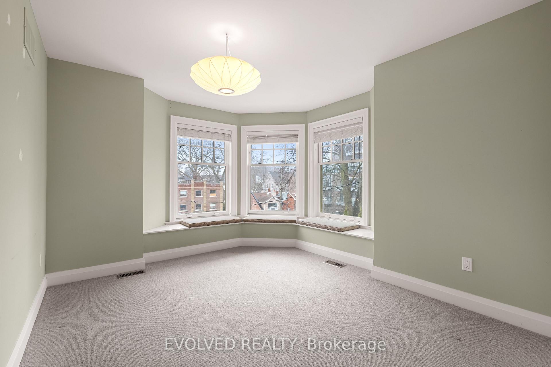 Photo 25 of 124 Kenilworth Avenue, Toronto, The Beaches — HOMEH