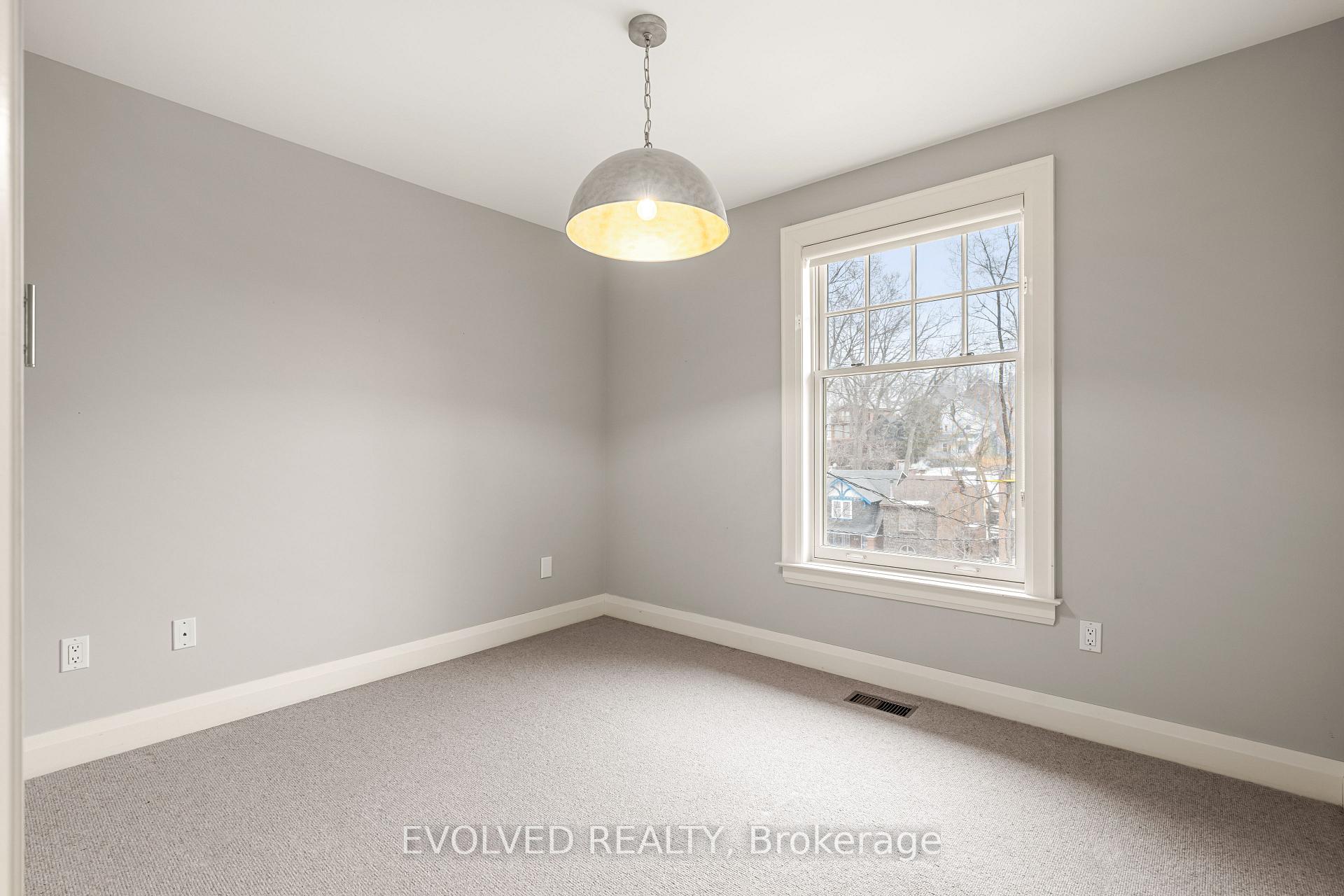 Photo 35 of 124 Kenilworth Avenue, Toronto, The Beaches — HOMEH