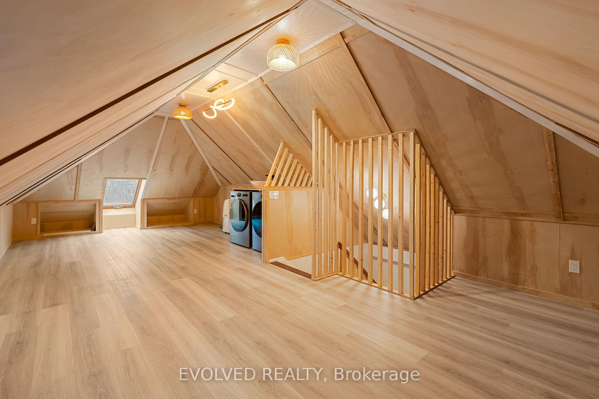 Photo 29 of 124 Kenilworth Avenue, Toronto, The Beaches — HOMEH