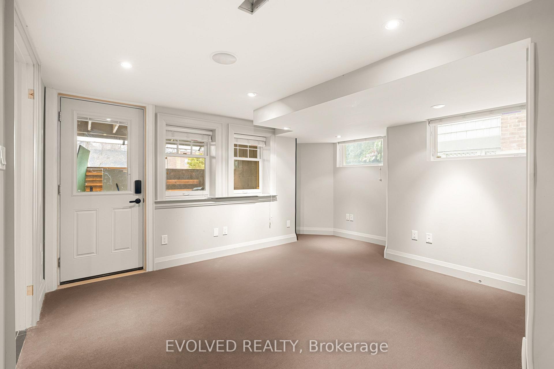 Photo 30 of 124 Kenilworth Avenue, Toronto, The Beaches — HOMEH