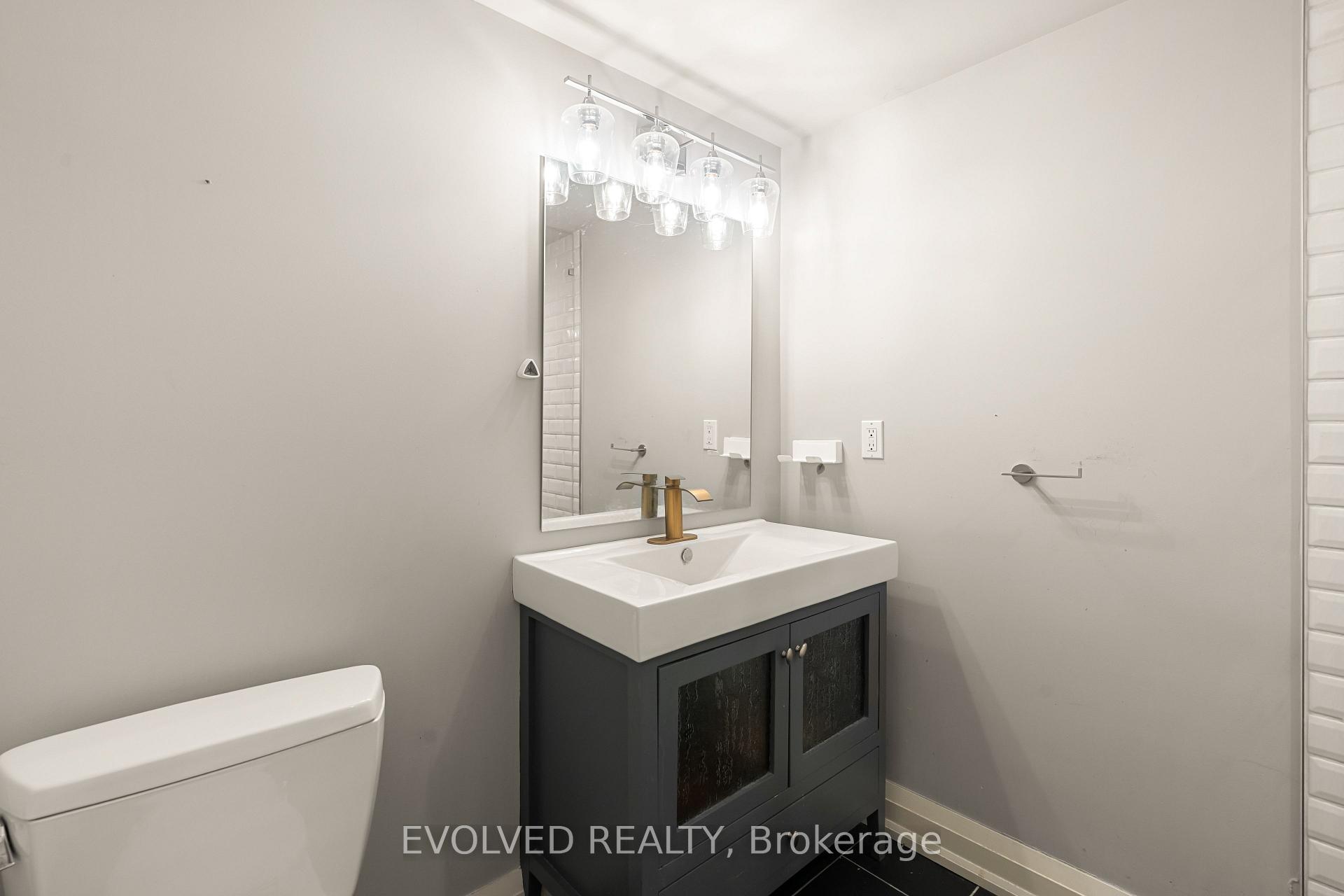 Photo 34 of 124 Kenilworth Avenue, Toronto, The Beaches — HOMEH
