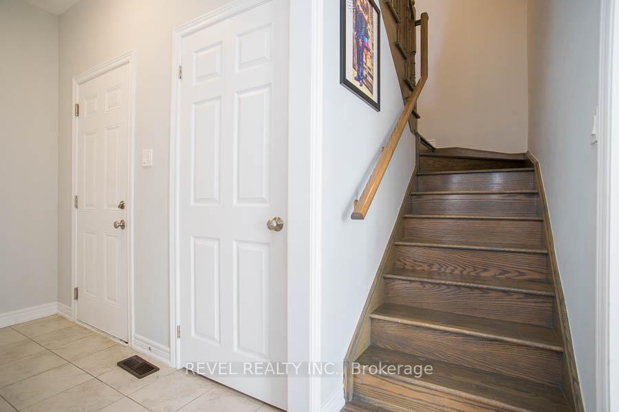Photo 13 of 2 Attlebery Crescent, Brant, Paris — HOMEH