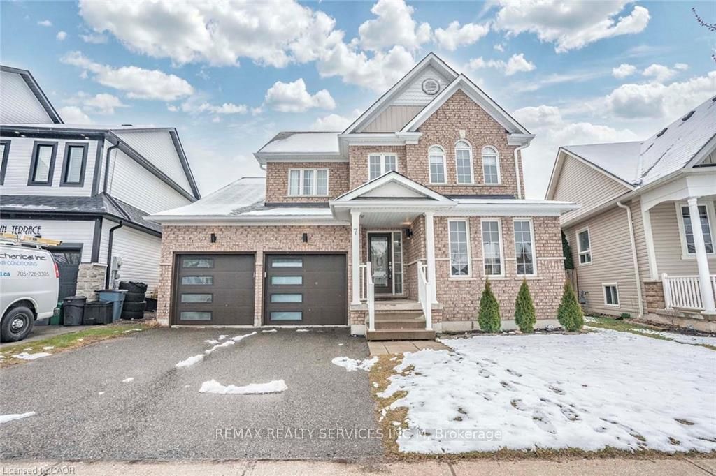 Photo 2 of 7 Maple Crown Terrace, Barrie, Innis-Shore — HOMEH