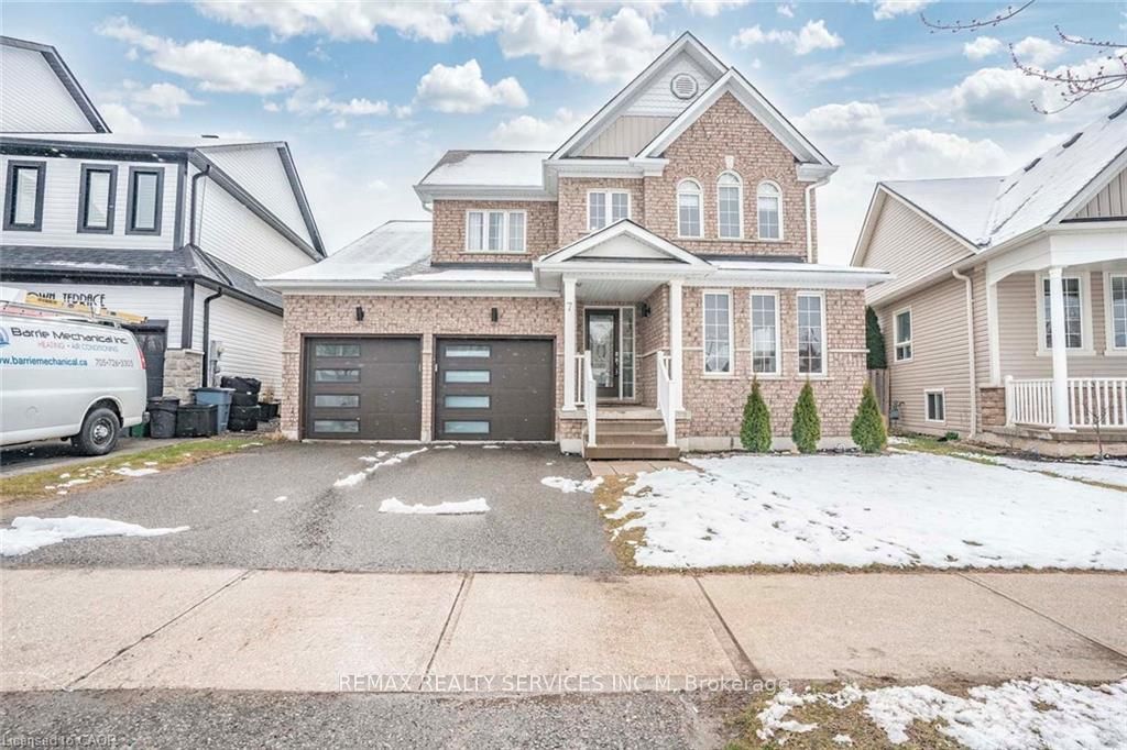 Photo 3 of 7 Maple Crown Terrace, Barrie, Innis-Shore — HOMEH