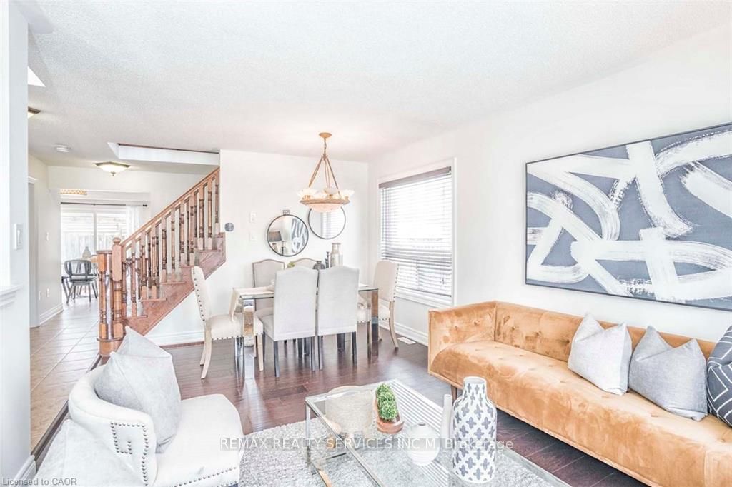 Photo 12 of 7 Maple Crown Terrace, Barrie, Innis-Shore — HOMEH