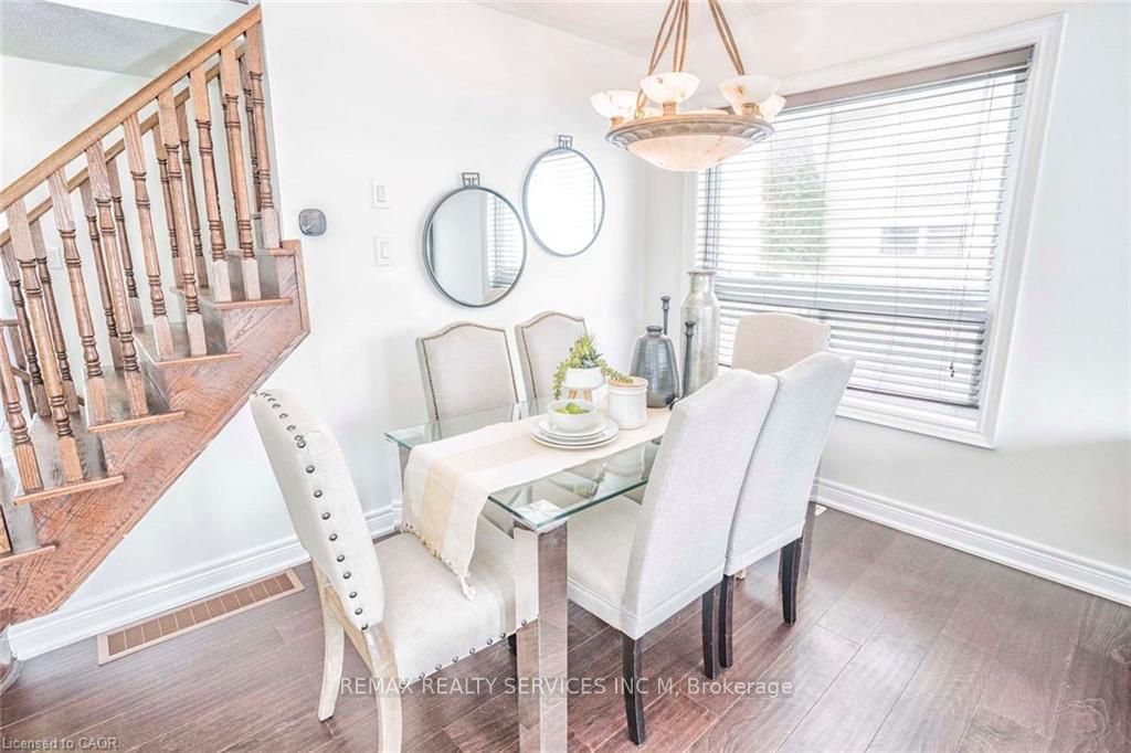 Photo 13 of 7 Maple Crown Terrace, Barrie, Innis-Shore — HOMEH