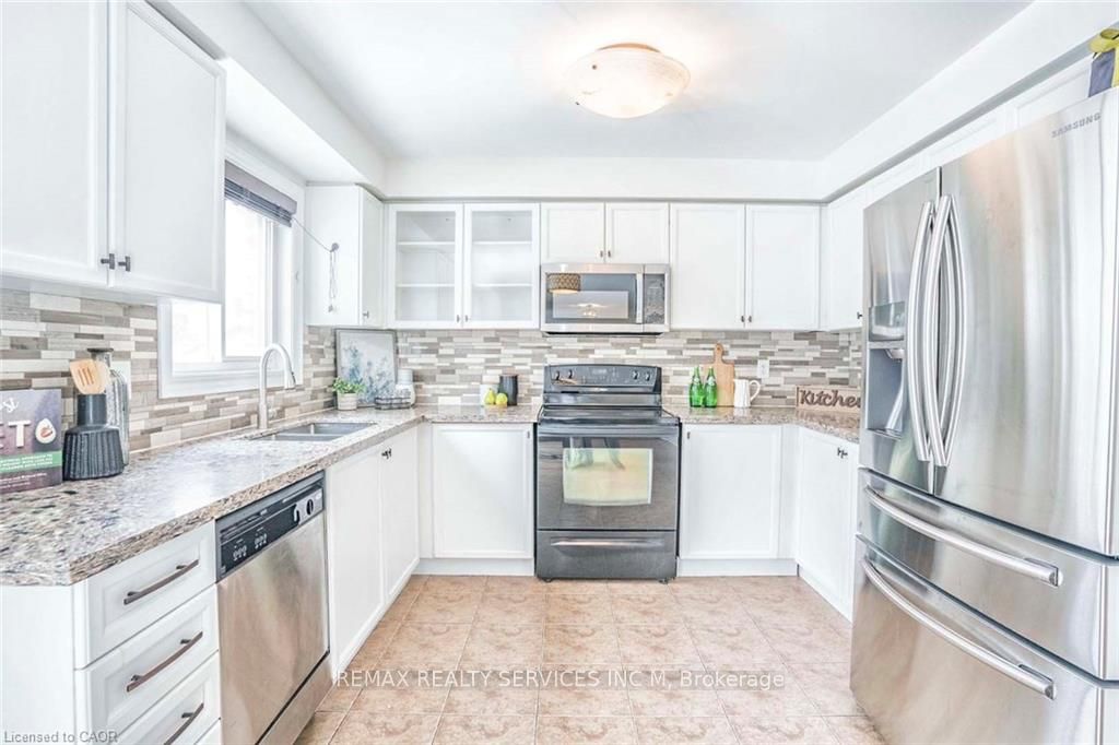 Photo 21 of 7 Maple Crown Terrace, Barrie, Innis-Shore — HOMEH