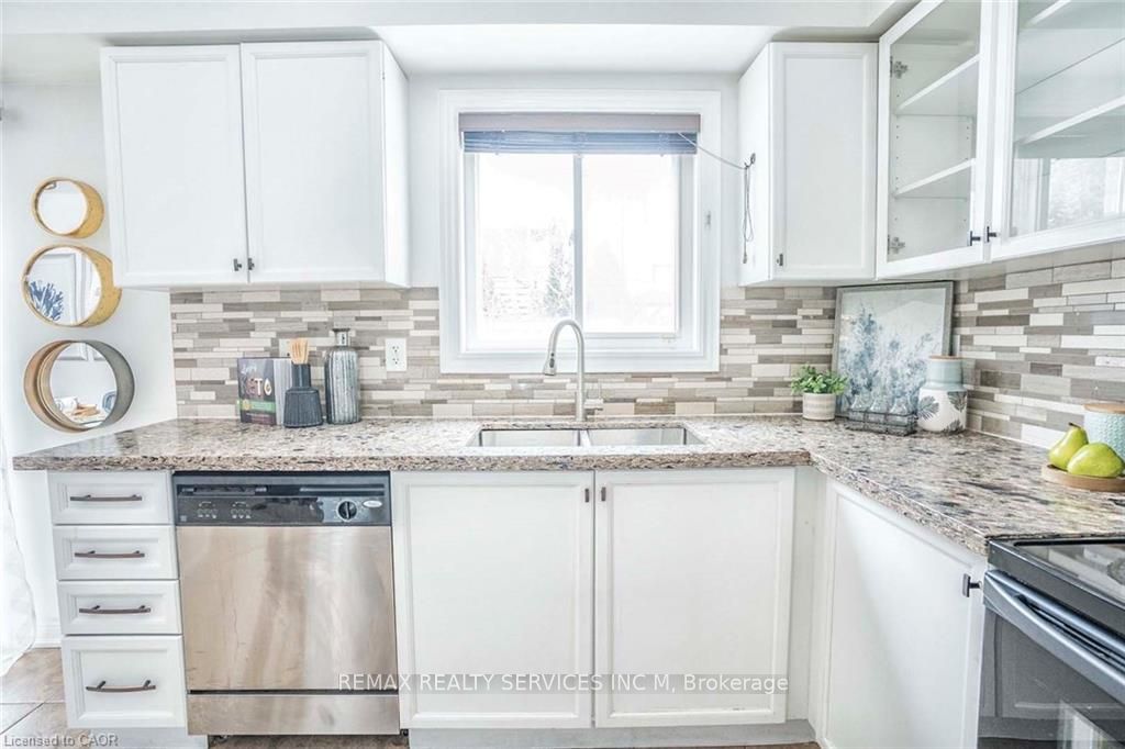 Photo 22 of 7 Maple Crown Terrace, Barrie, Innis-Shore — HOMEH