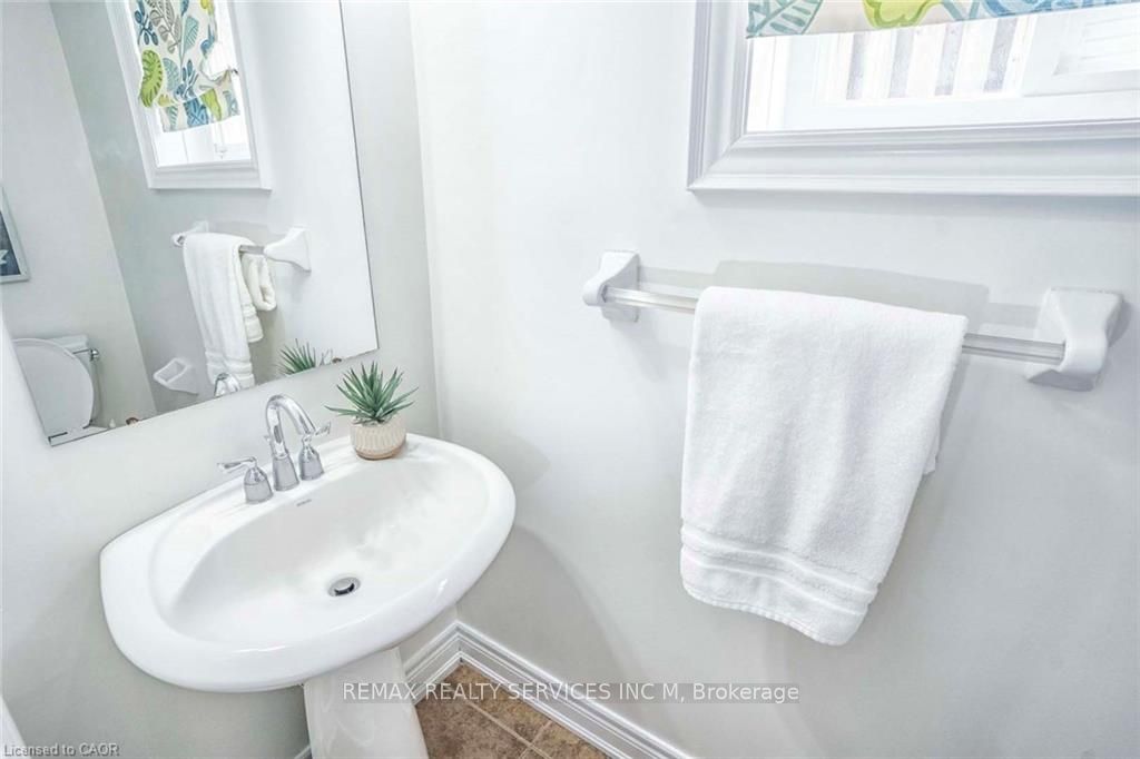 Photo 24 of 7 Maple Crown Terrace, Barrie, Innis-Shore — HOMEH