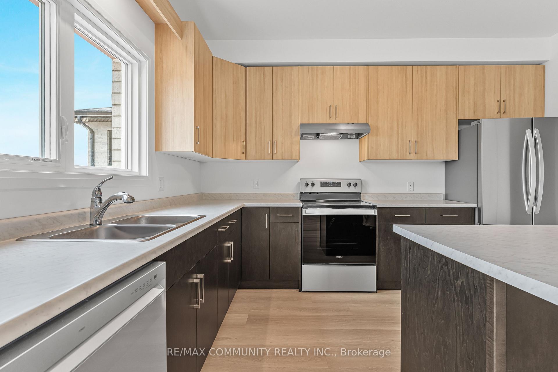Photo 9 of 125 Westcott Road, Welland, West Welland — HOMEH
