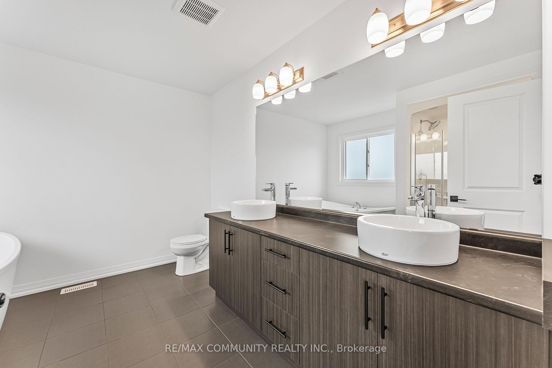 Photo 8 of 125 Westcott Road, Welland, West Welland — HOMEH