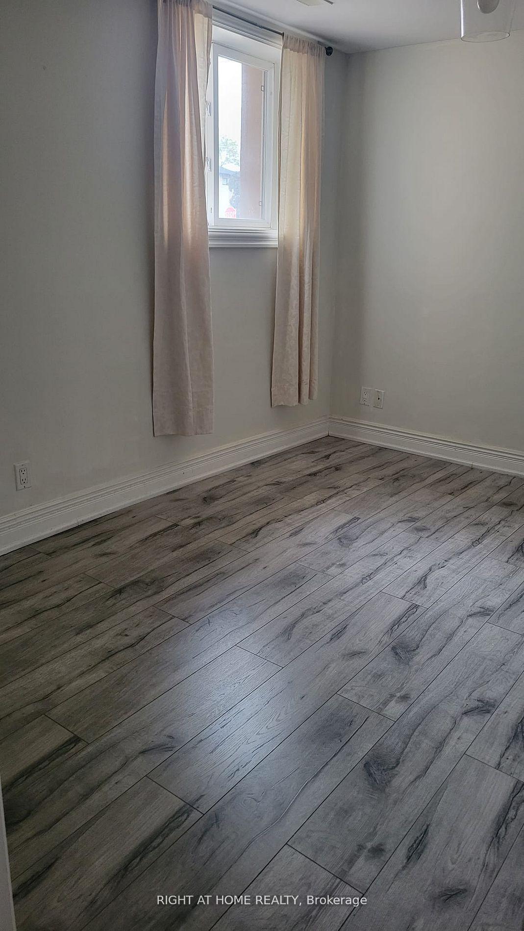 Photo 4 of 69 Morgan Avenue, Markham, Thornhill — HOMEH