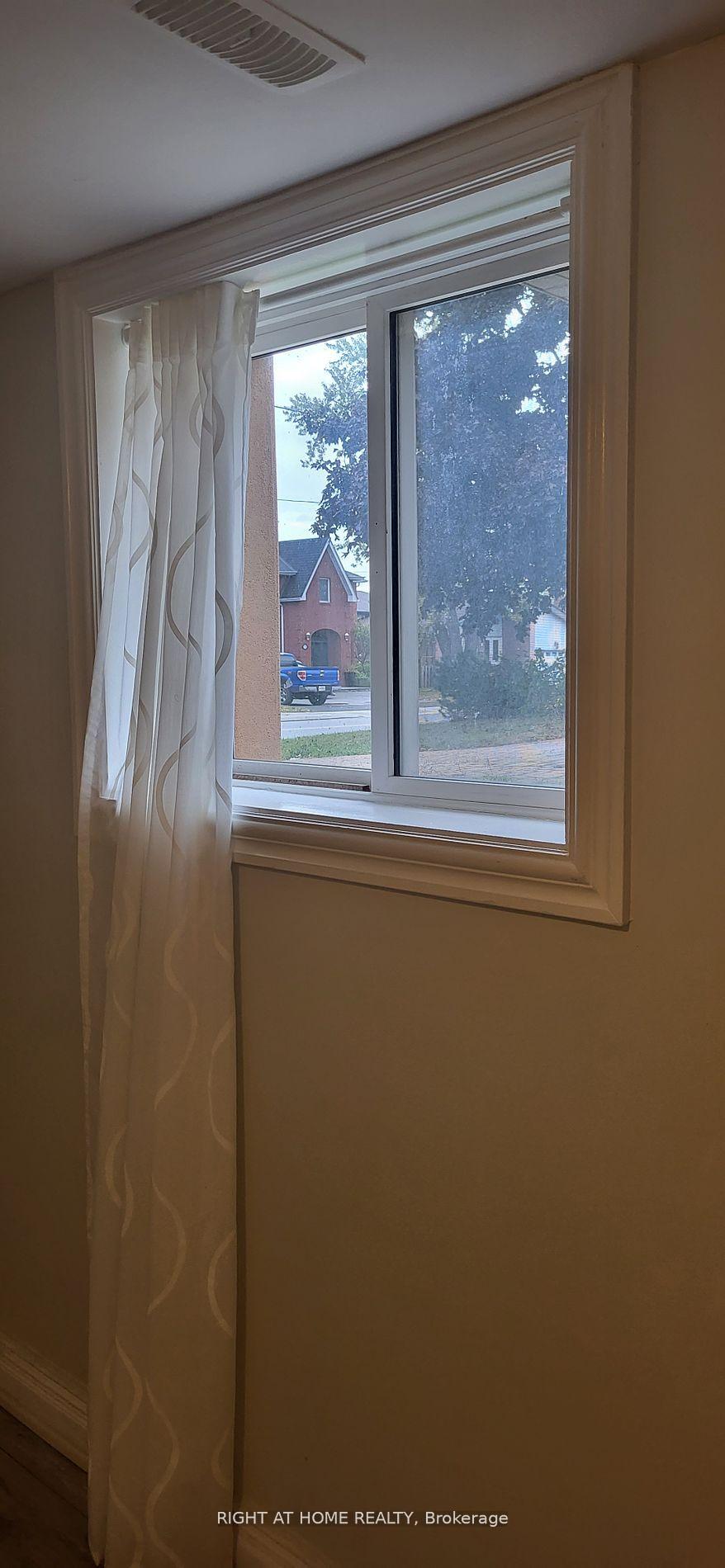 Photo 6 of 69 Morgan Avenue, Markham, Thornhill — HOMEH
