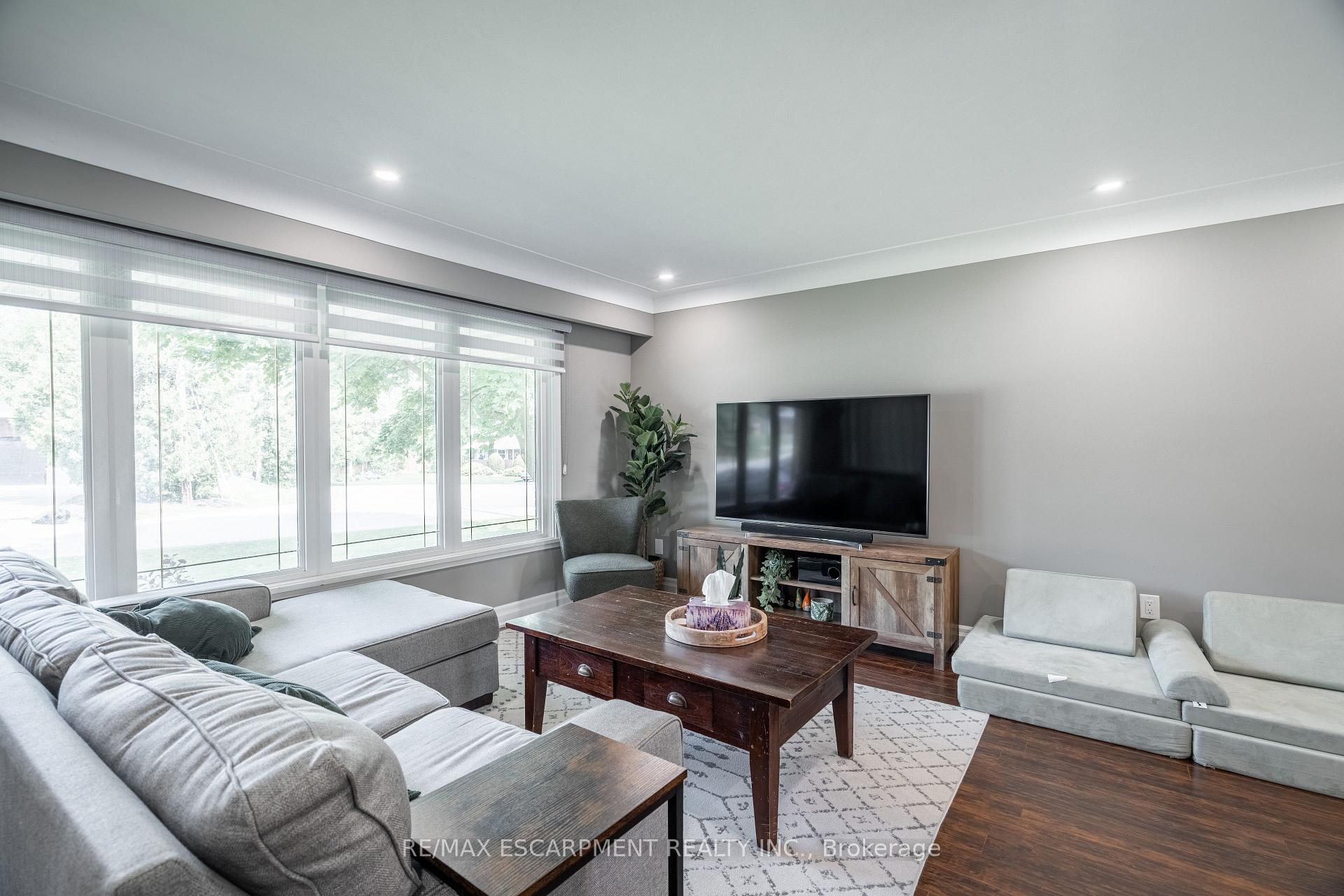 Photo 5 of 12 Southmeadow Court, Hamilton, Stoney Creek — HOMEH
