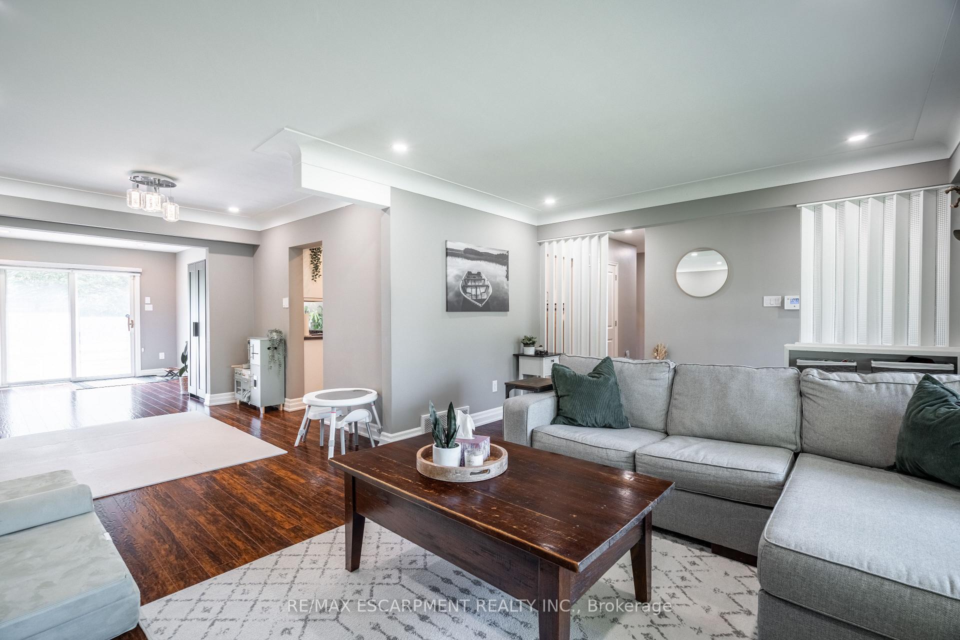 Photo 6 of 12 Southmeadow Court, Hamilton, Stoney Creek — HOMEH