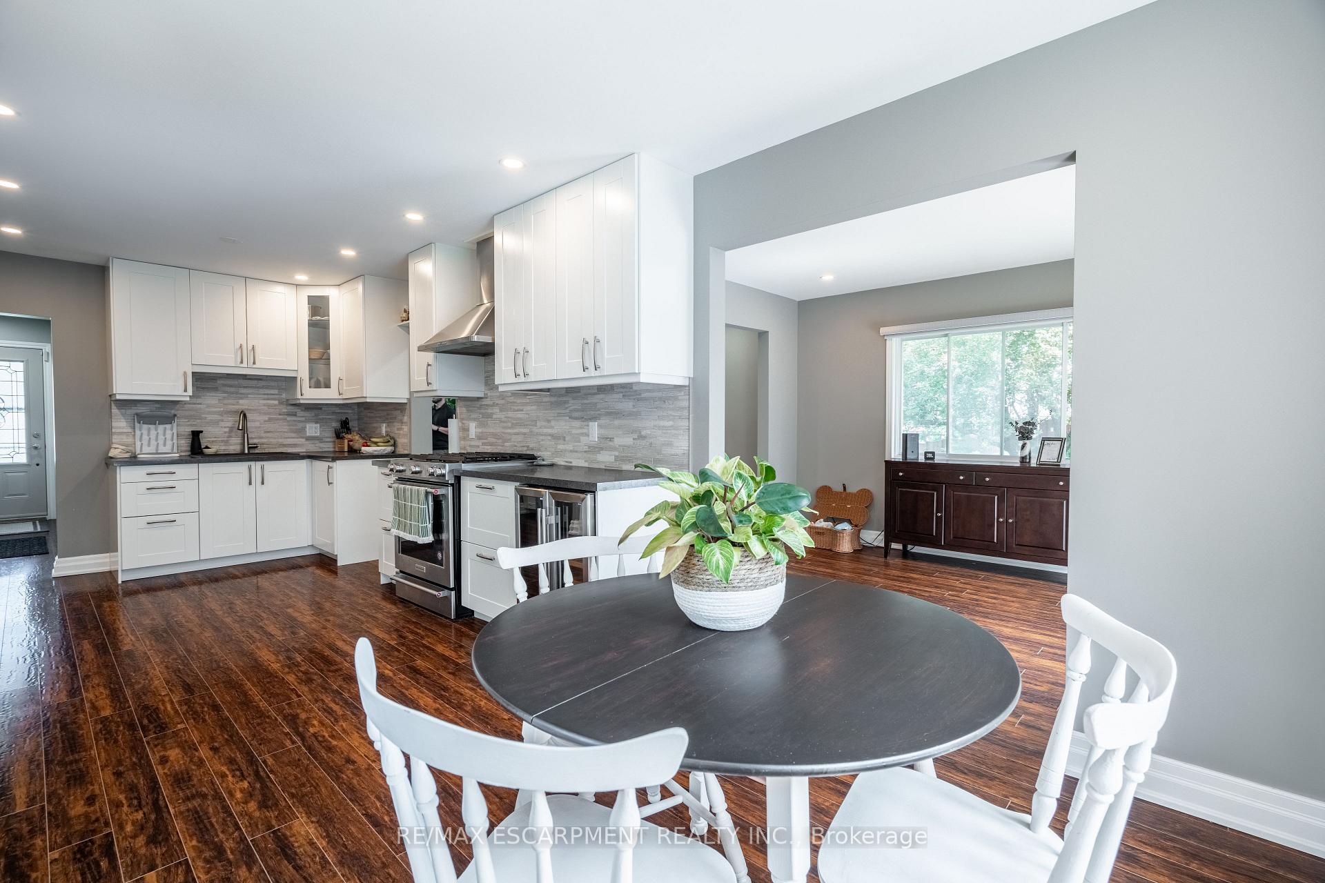 Photo 13 of 12 Southmeadow Court, Hamilton, Stoney Creek — HOMEH