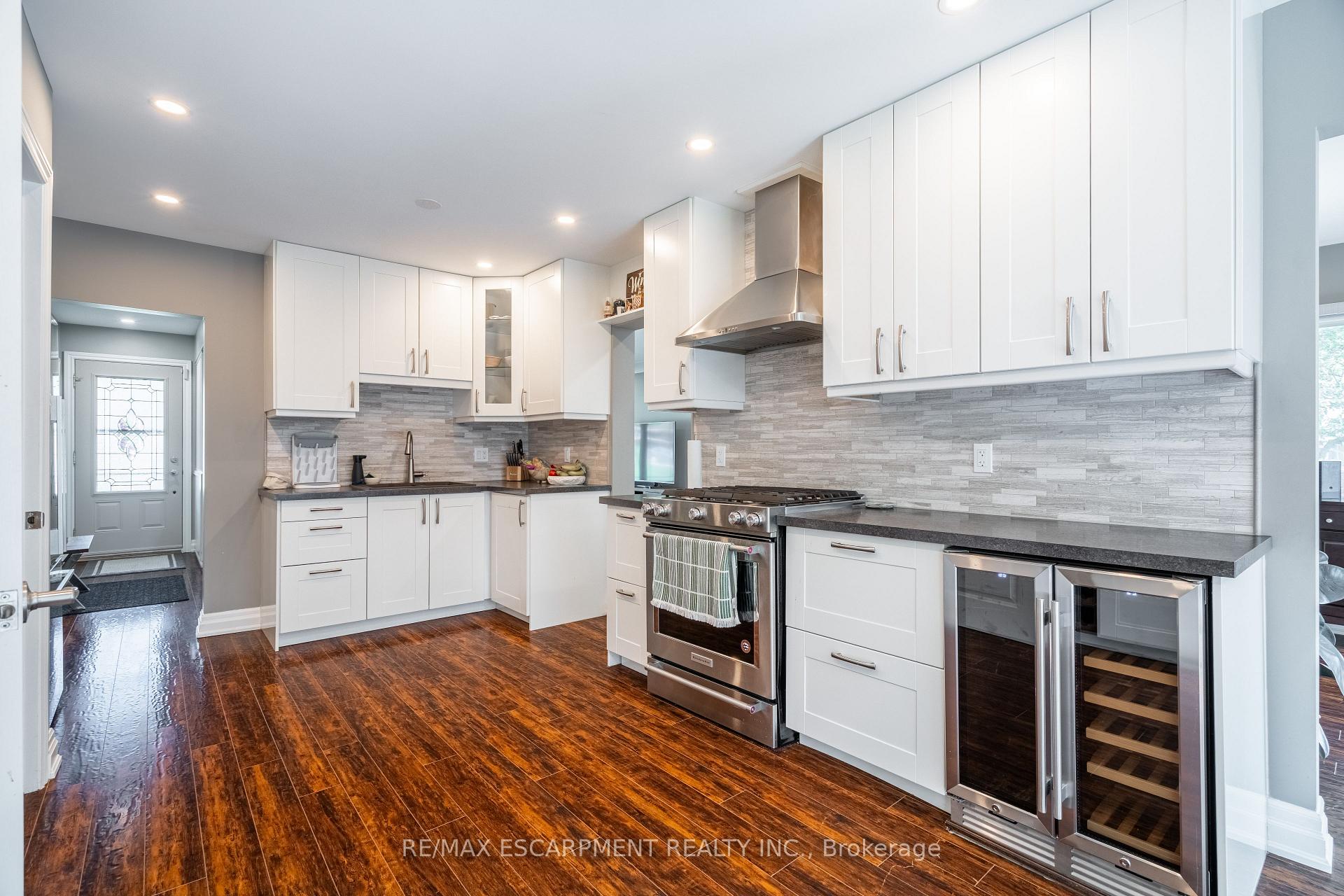 Photo 14 of 12 Southmeadow Court, Hamilton, Stoney Creek — HOMEH