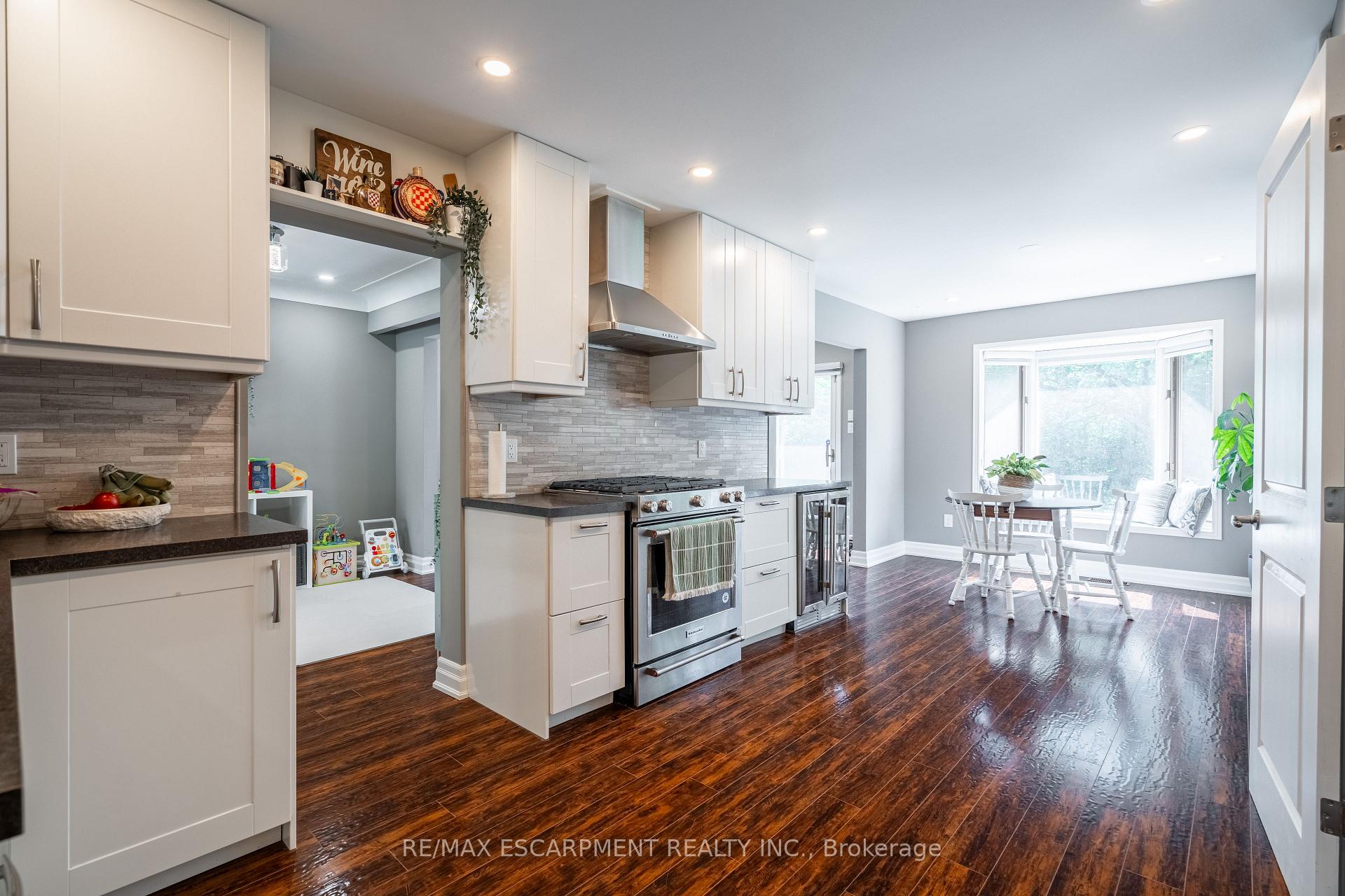 Photo 16 of 12 Southmeadow Court, Hamilton, Stoney Creek — HOMEH