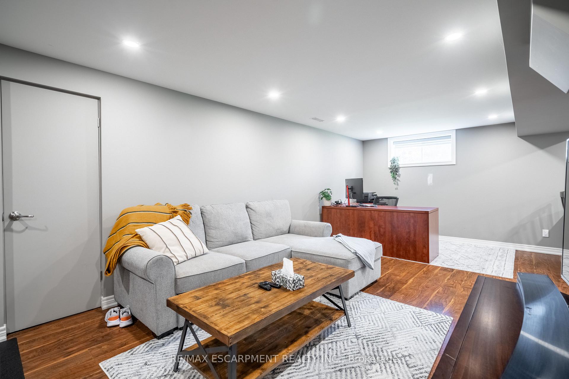 Photo 26 of 12 Southmeadow Court, Hamilton, Stoney Creek — HOMEH