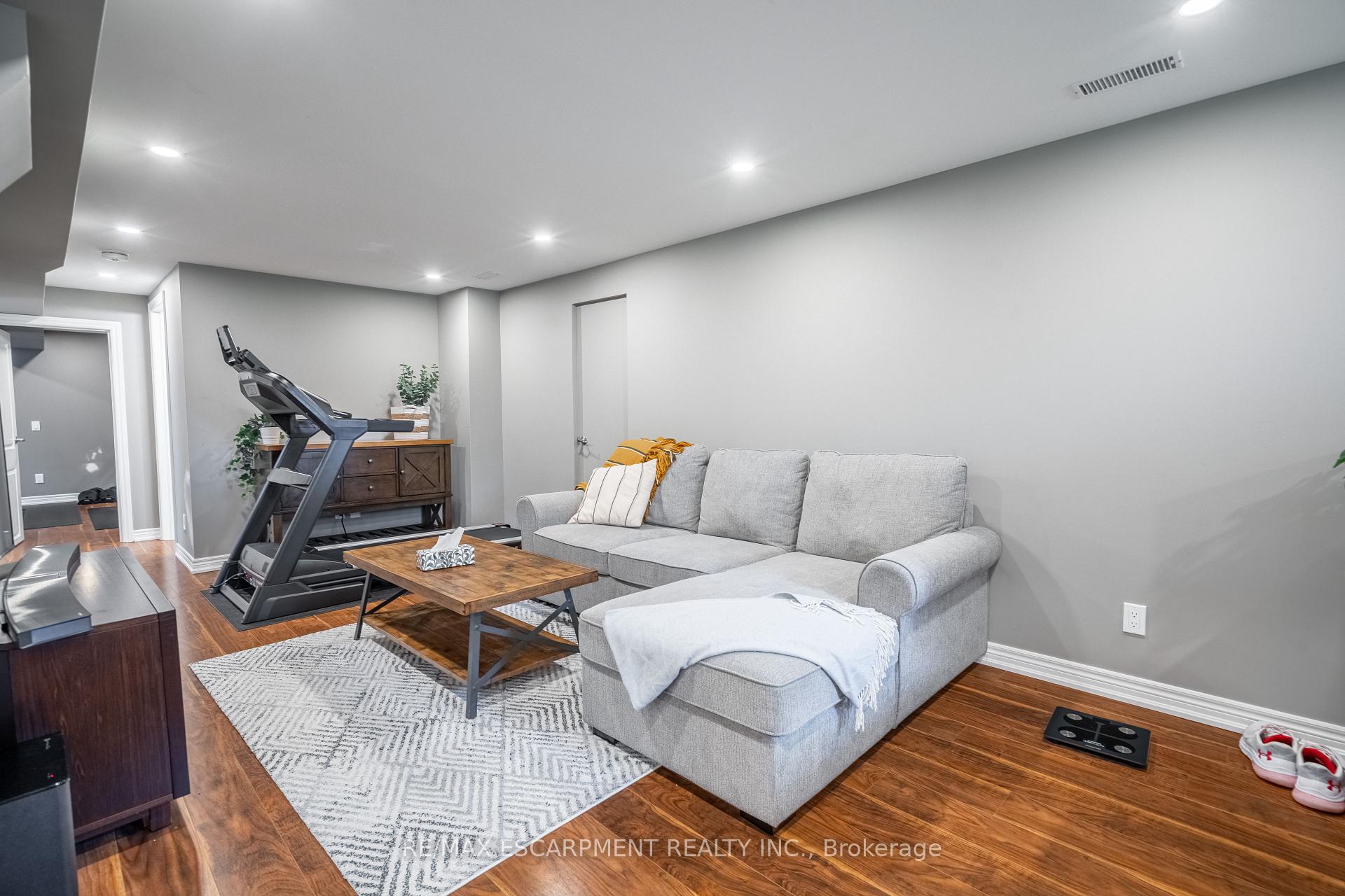 Photo 27 of 12 Southmeadow Court, Hamilton, Stoney Creek — HOMEH