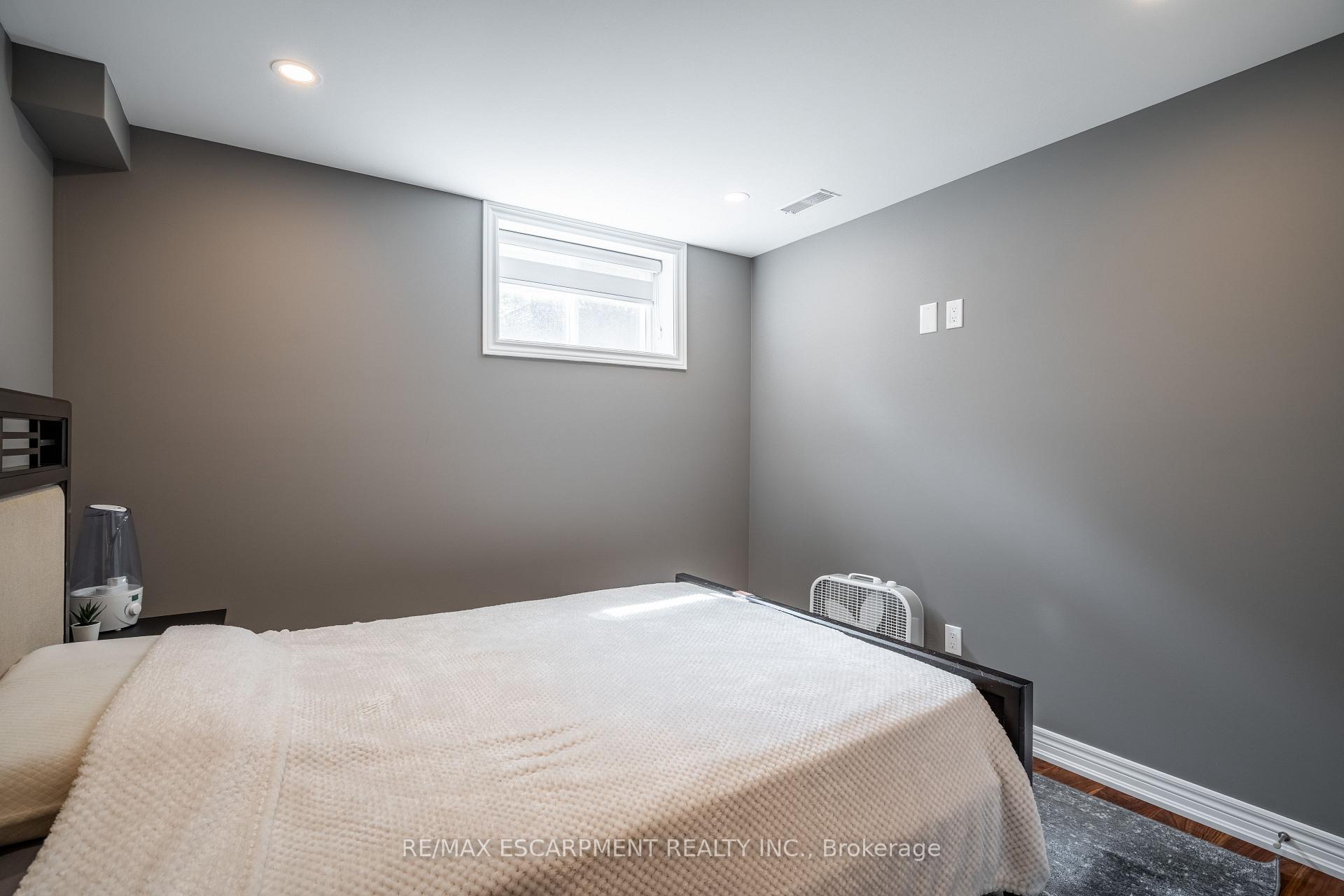 Photo 32 of 12 Southmeadow Court, Hamilton, Stoney Creek — HOMEH