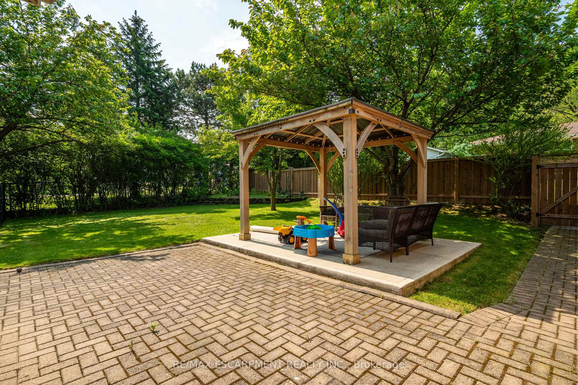 Photo 42 of 12 Southmeadow Court, Hamilton, Stoney Creek — HOMEH