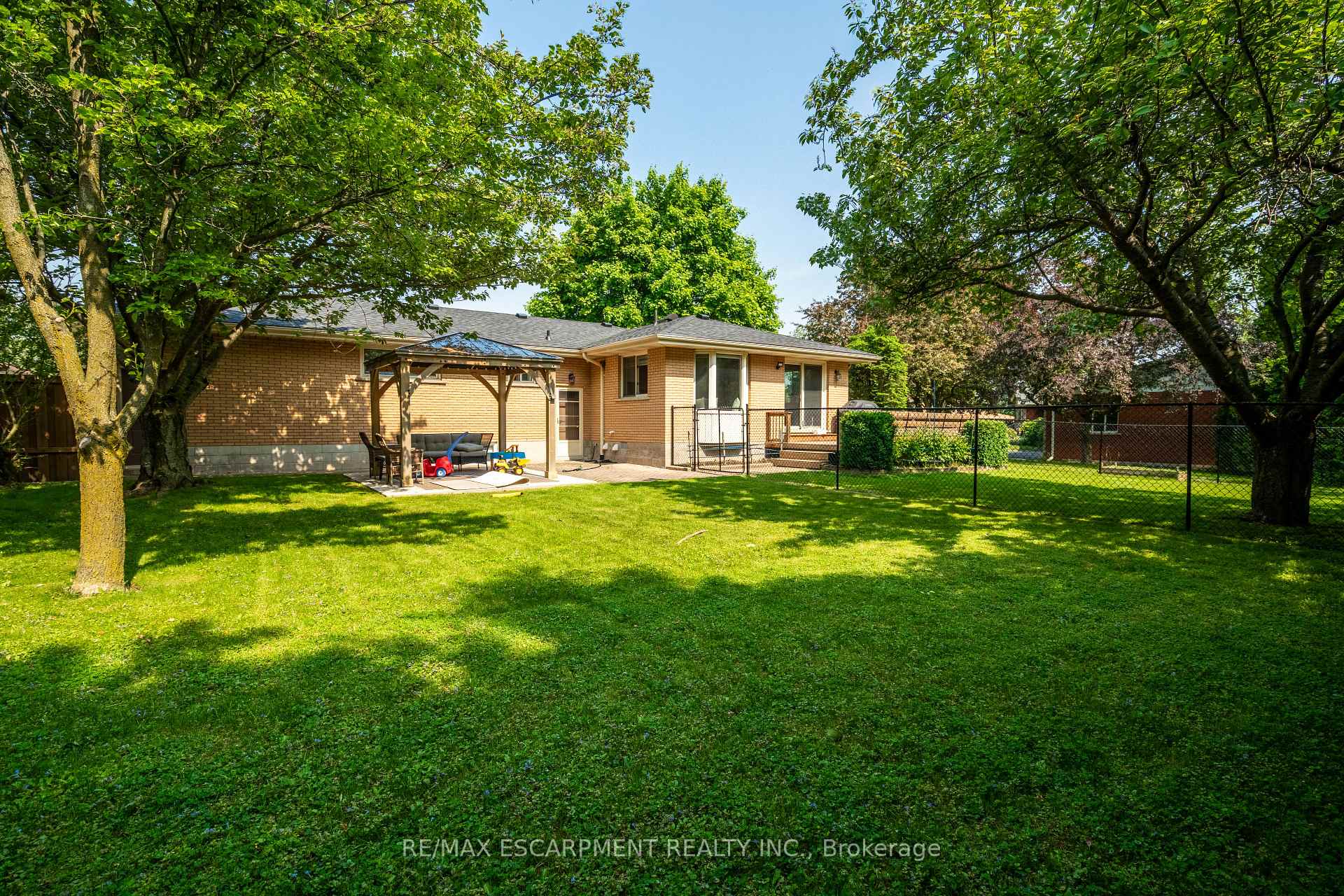 Photo 43 of 12 Southmeadow Court, Hamilton, Stoney Creek — HOMEH