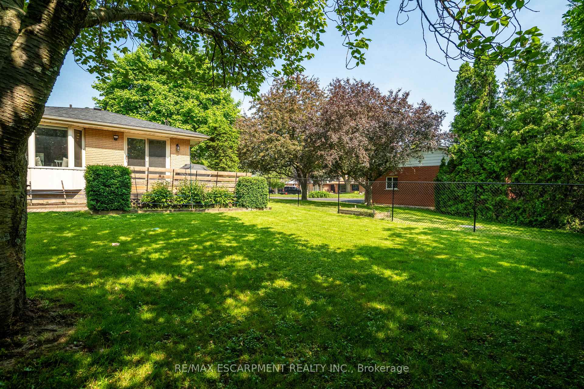 Photo 48 of 12 Southmeadow Court, Hamilton, Stoney Creek — HOMEH