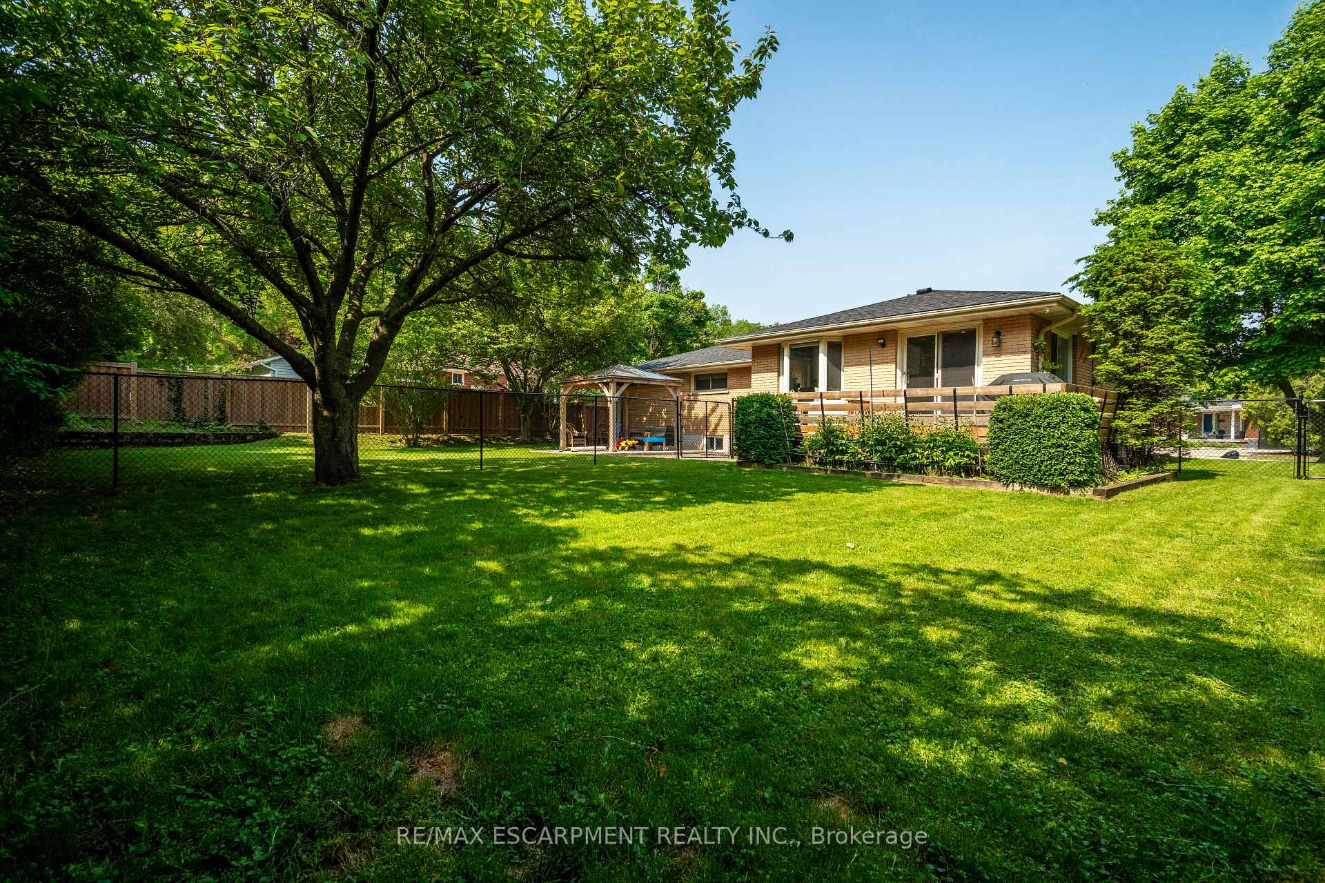 Photo 45 of 12 Southmeadow Court, Hamilton, Stoney Creek — HOMEH
