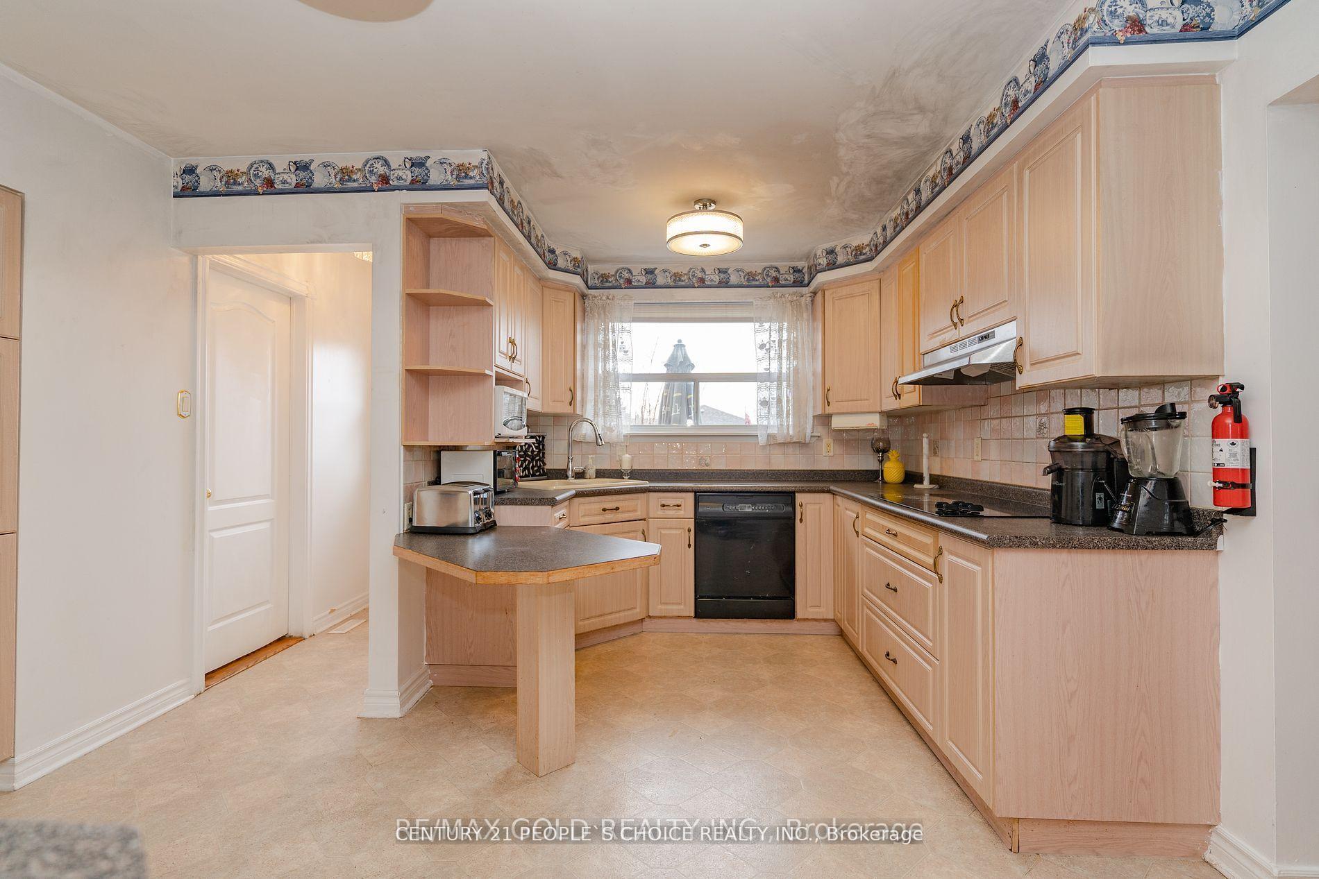 Photo 2 of Unit (Upper), 31 Dorchester Drive, Brampton, Southgate — HOMEH