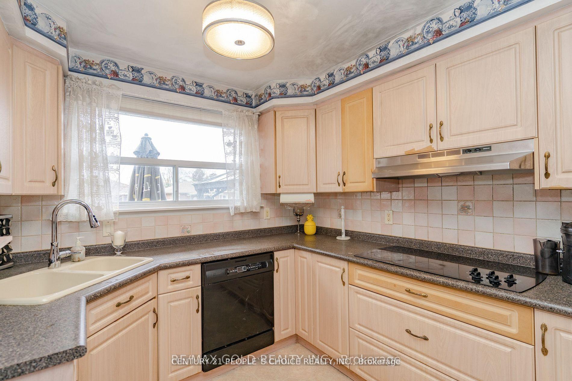 Photo 6 of Unit (Upper), 31 Dorchester Drive, Brampton, Southgate — HOMEH