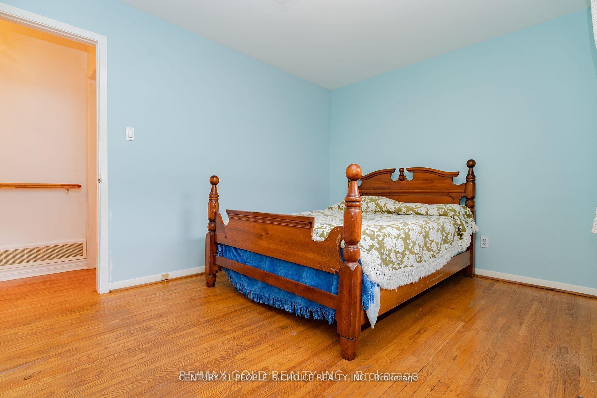 Photo 5 of Unit (Upper), 31 Dorchester Drive, Brampton, Southgate — HOMEH