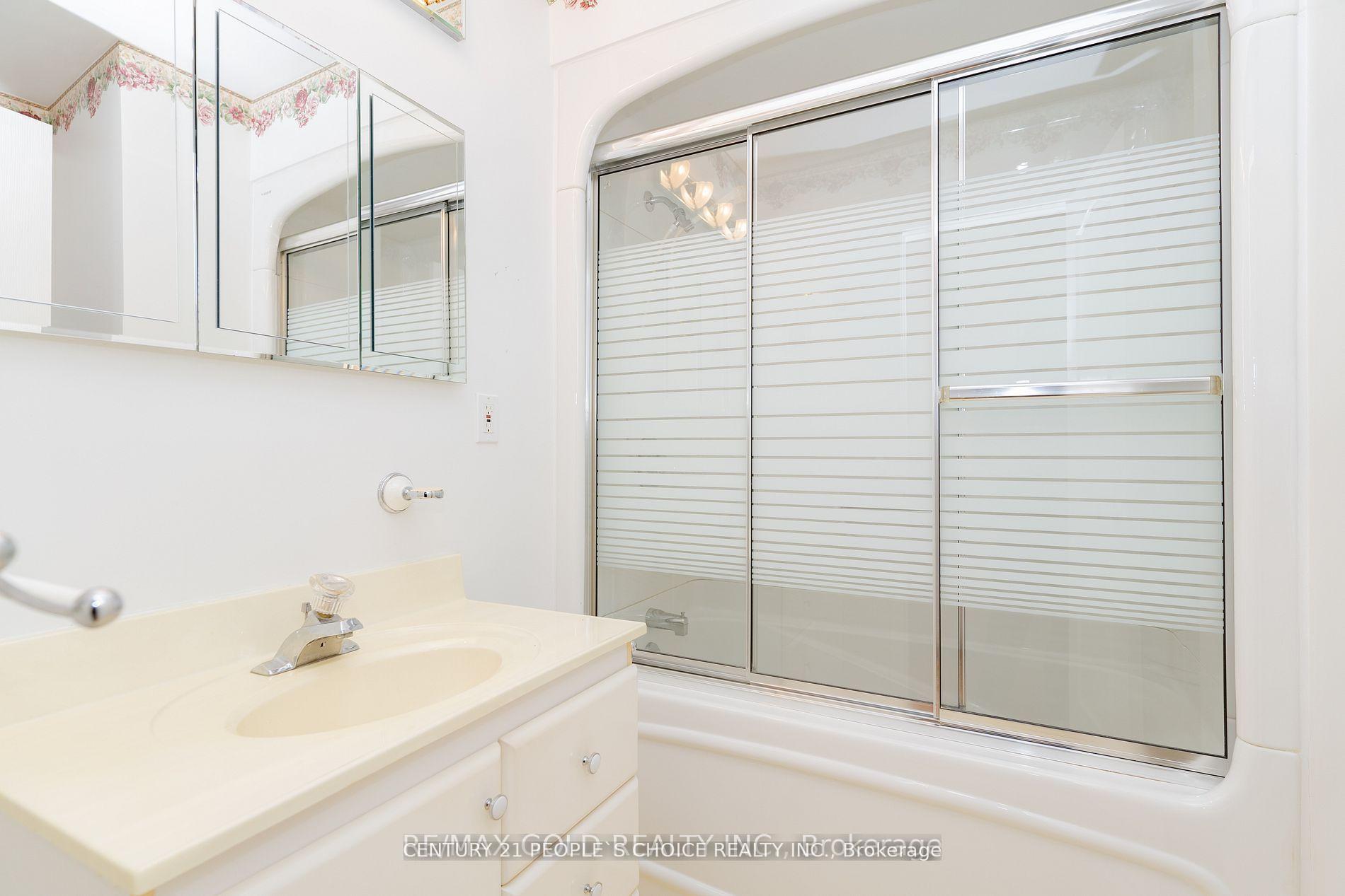 Photo 3 of Unit (Upper), 31 Dorchester Drive, Brampton, Southgate — HOMEH