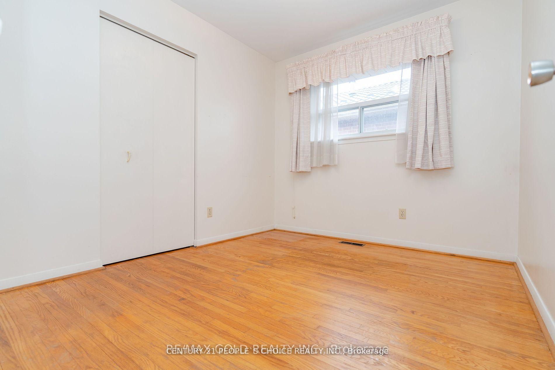 Photo 8 of Unit (Upper), 31 Dorchester Drive, Brampton, Southgate — HOMEH