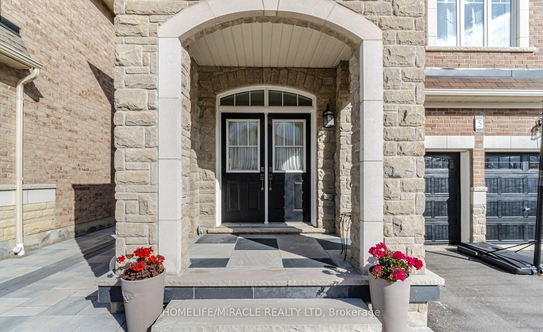 Photo 4 of Unit Main, 5 Felix Close, Brampton, Northwest Brampton — HOMEH