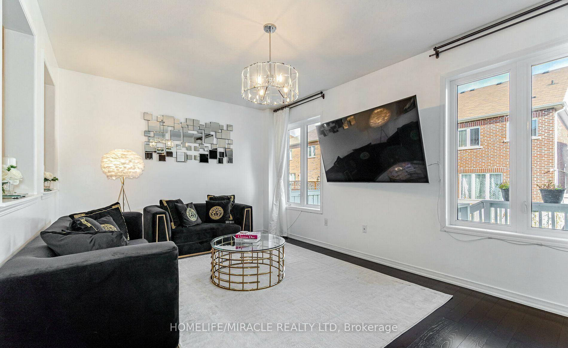 Photo 6 of Unit Main, 5 Felix Close, Brampton, Northwest Brampton — HOMEH