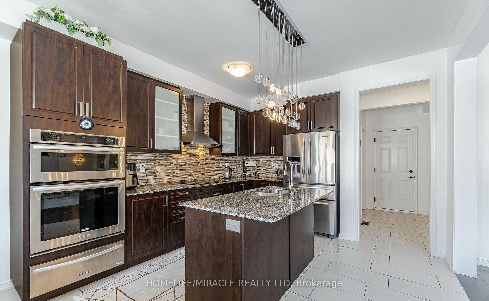 Photo 8 of Unit Main, 5 Felix Close, Brampton, Northwest Brampton — HOMEH