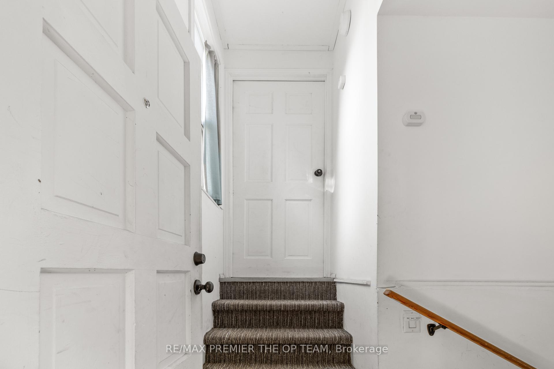 Photo 3 of 10128 Keele Street, Vaughan, Maple — HOMEH