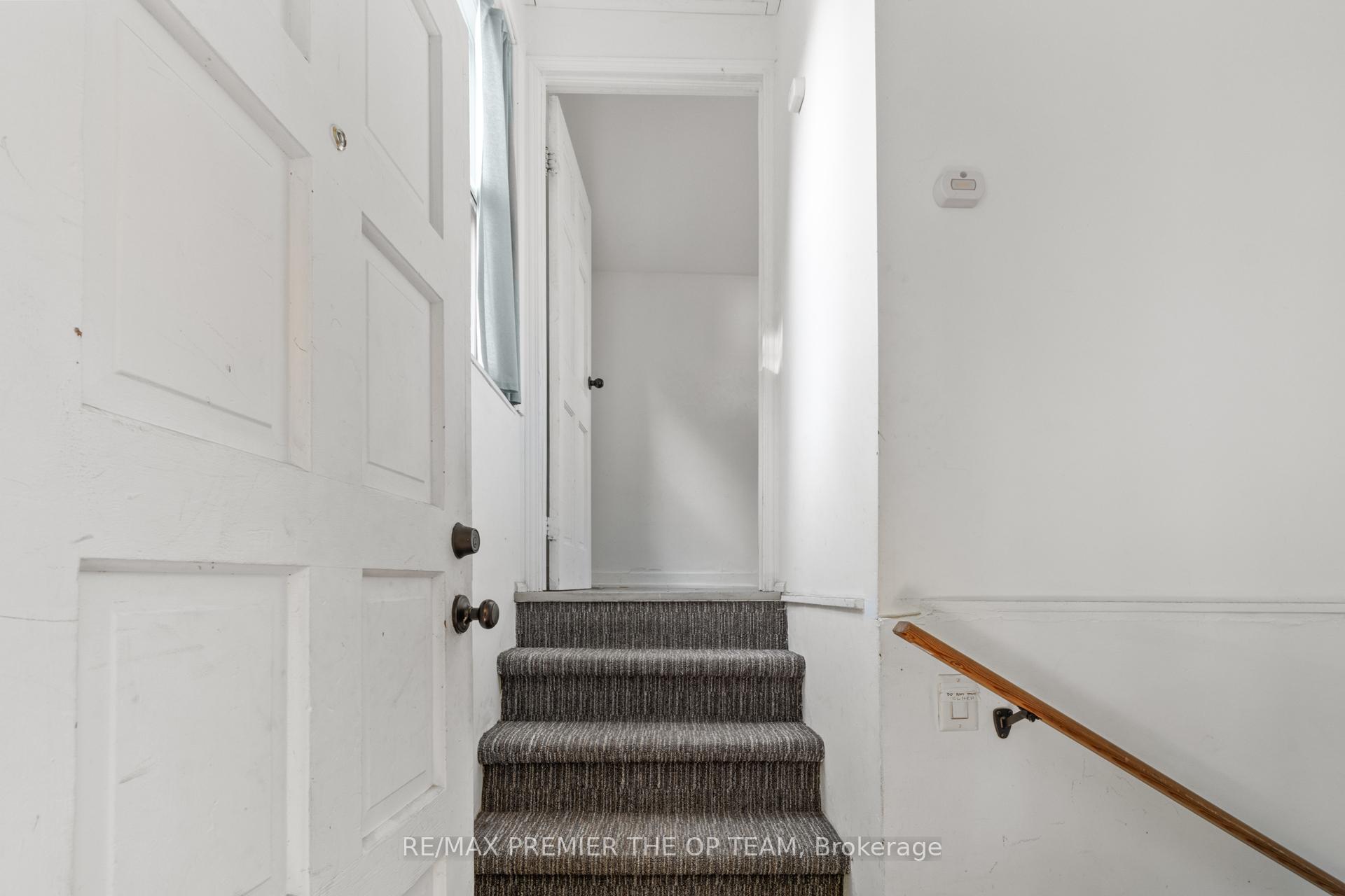 Photo 5 of 10128 Keele Street, Vaughan, Maple — HOMEH