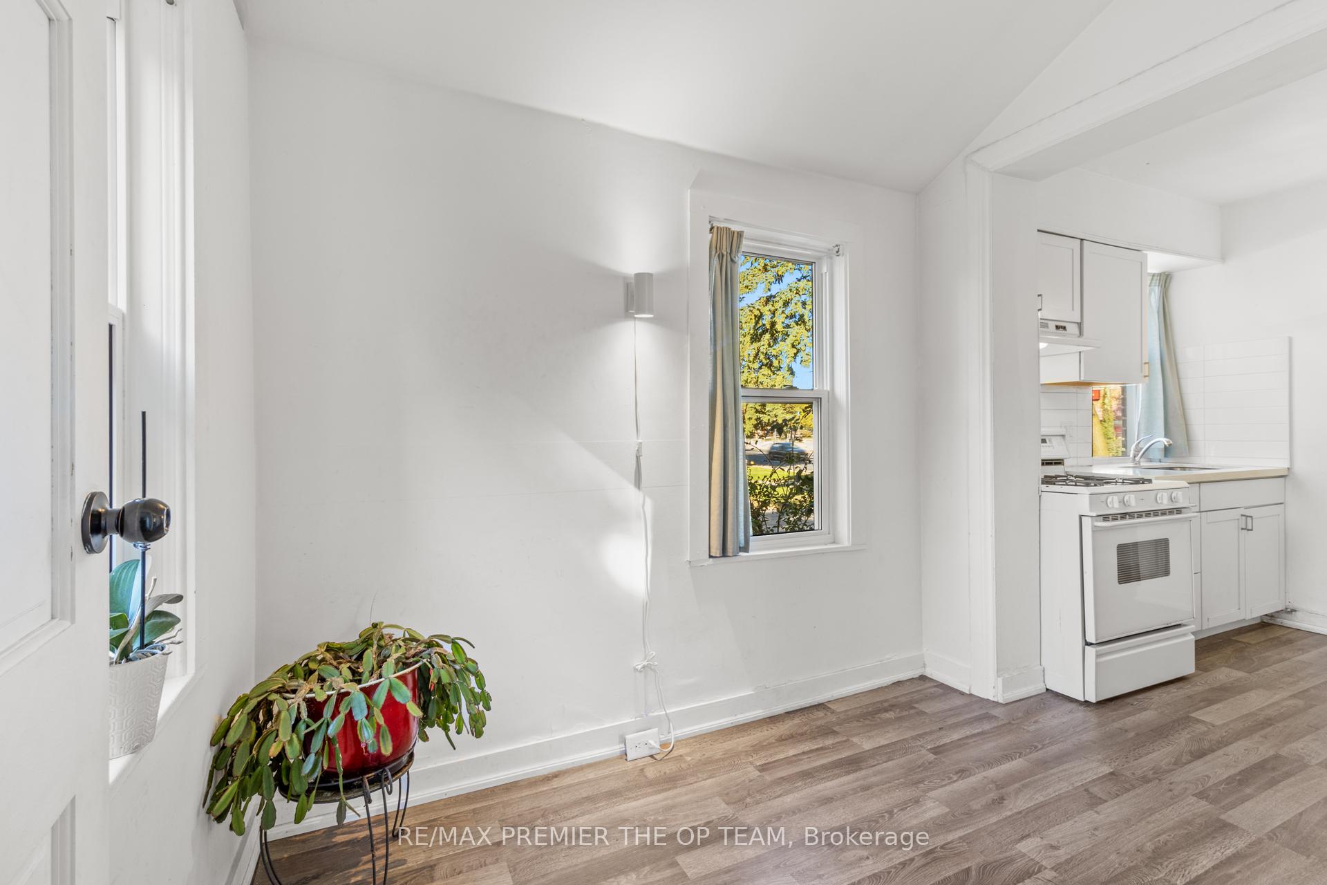 Photo 12 of 10128 Keele Street, Vaughan, Maple — HOMEH