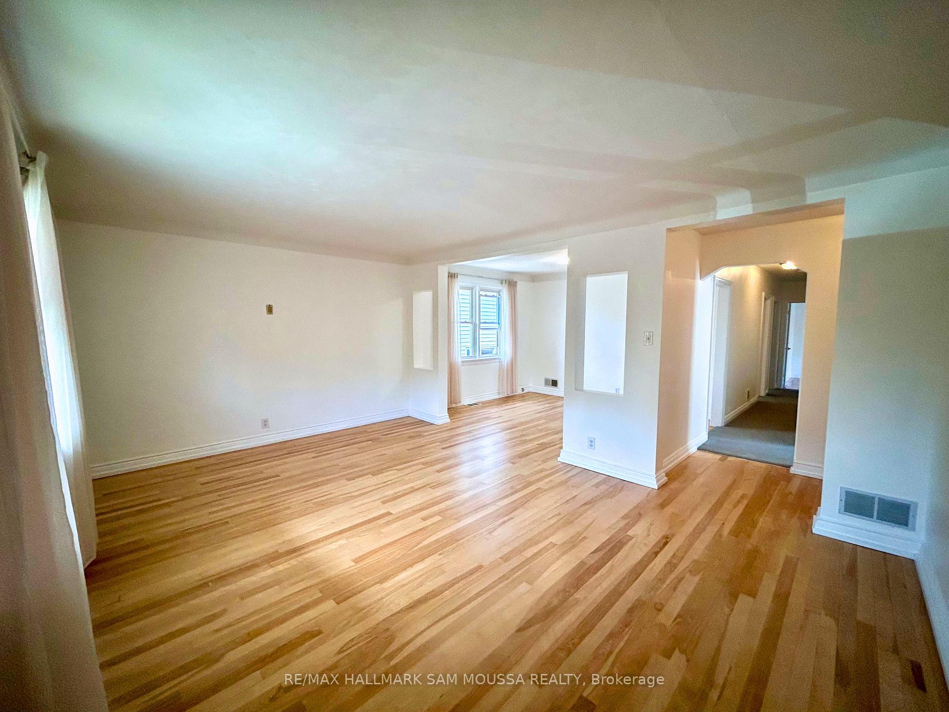 Photo 10 of Unit 3, 309 Currell Avenue N, Ottawa, Westboro/Hampton Park — HOMEH
