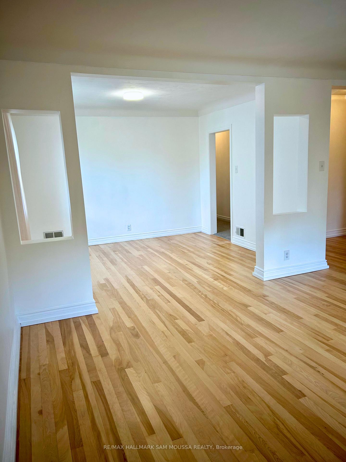 Photo 5 of Unit 3, 309 Currell Avenue N, Ottawa, Westboro/Hampton Park — HOMEH
