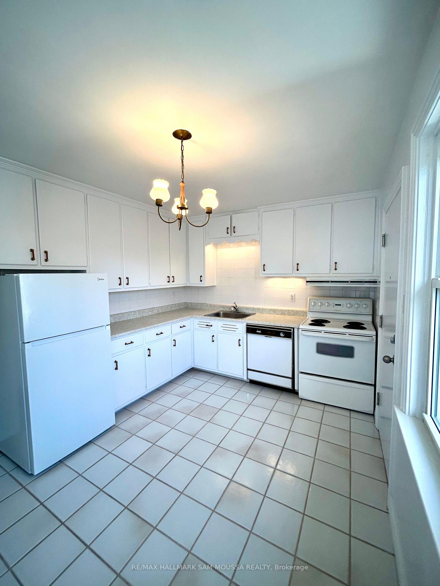 Photo 11 of Unit 3, 309 Currell Avenue N, Ottawa, Westboro/Hampton Park — HOMEH
