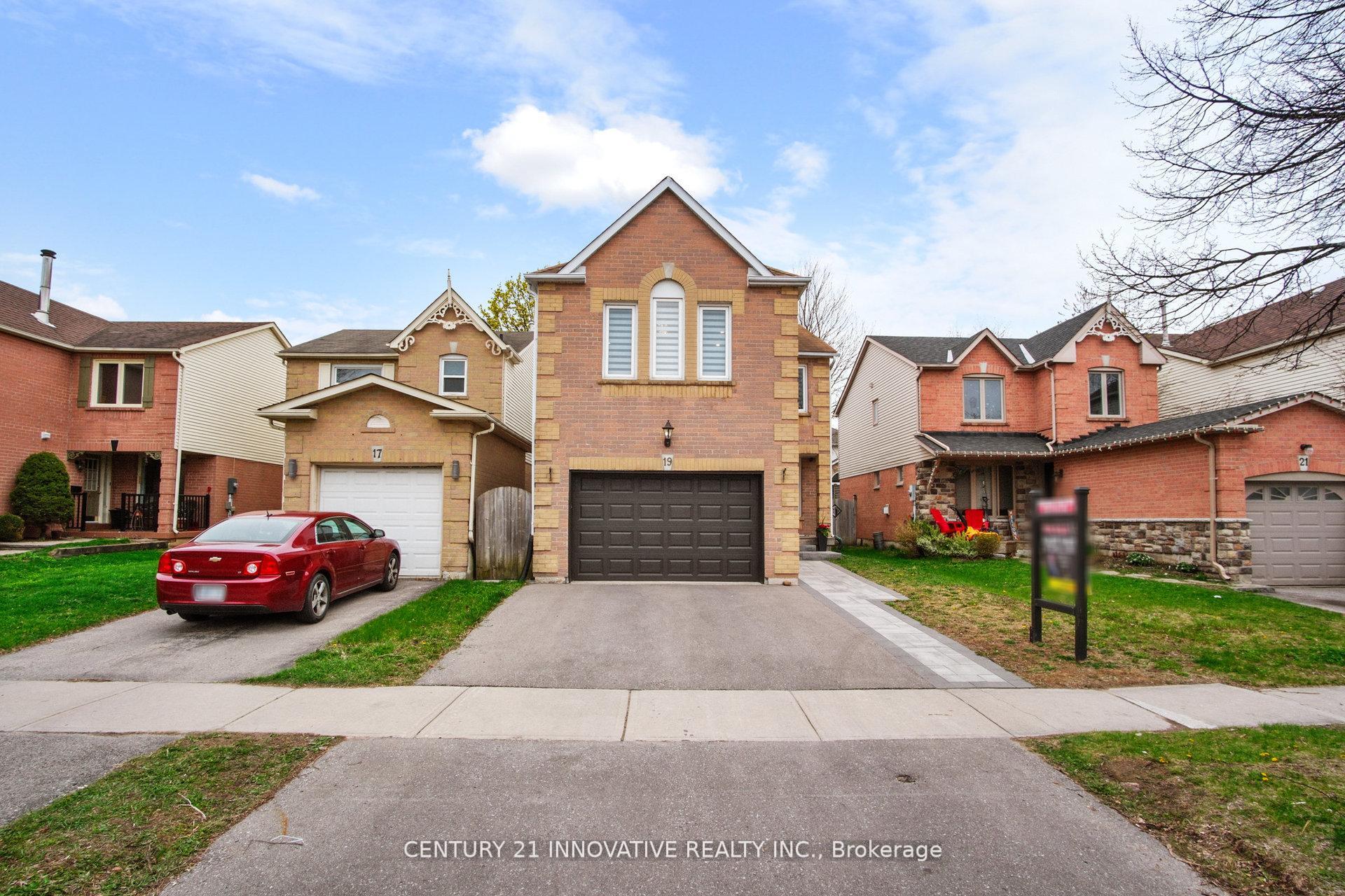 Front of 19 Yorkville Drive