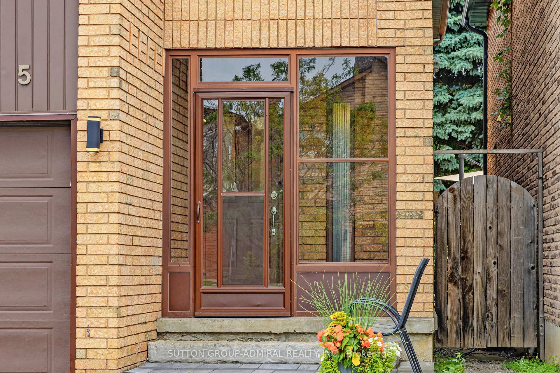 Photo 3 of 5 Kimbergate Way, Vaughan, Brownridge — HOMEH