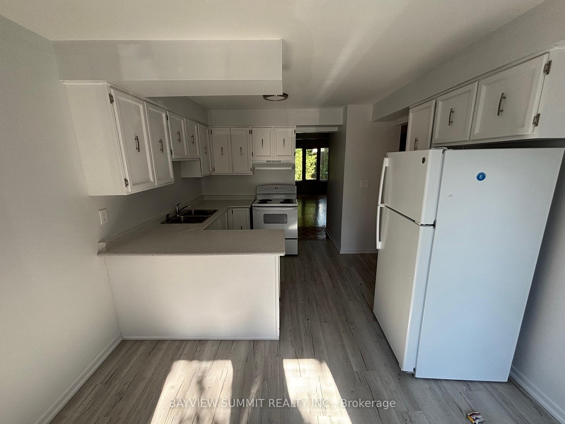 Photo 3 of 467 Simonston Boulevard, Markham, Thornhill — HOMEH