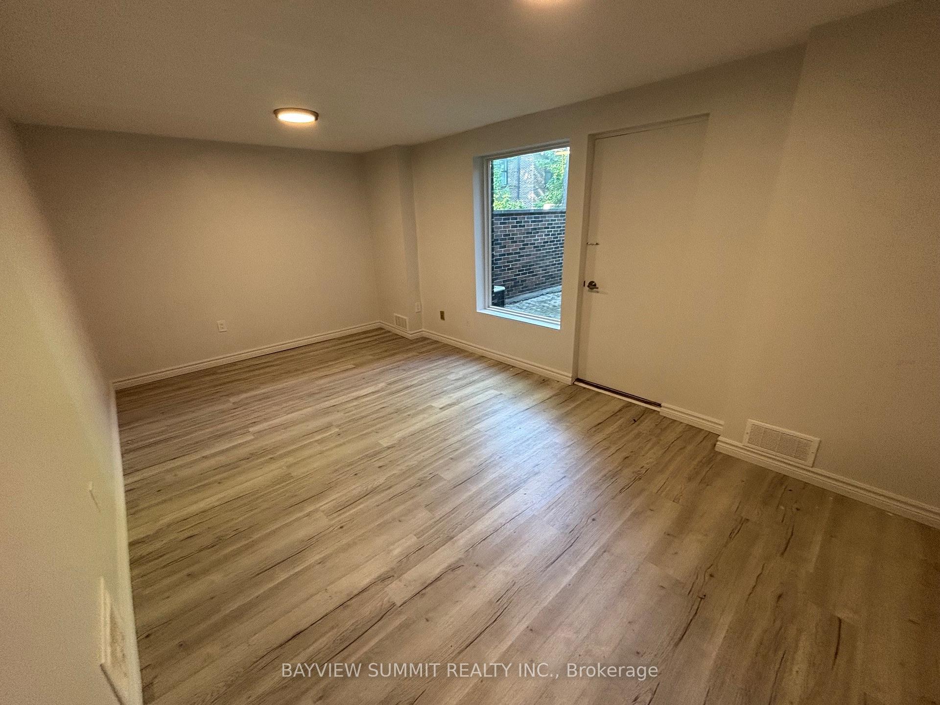 Photo 5 of 467 Simonston Boulevard, Markham, Thornhill — HOMEH
